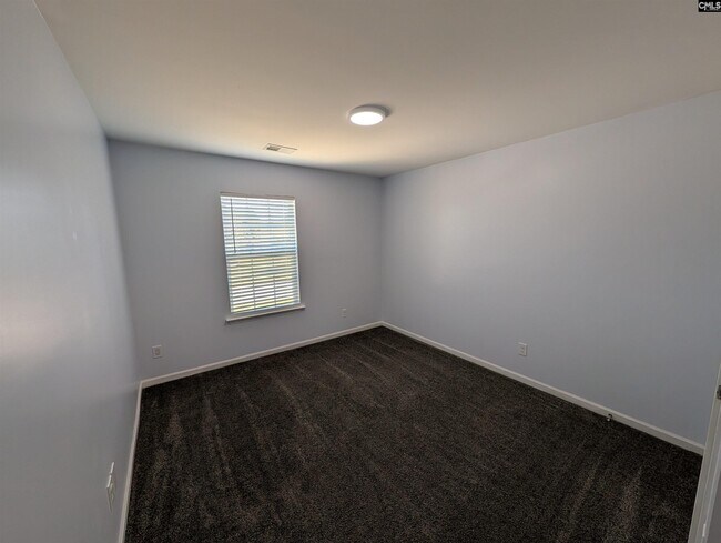 Building Photo - 13 Lillie Ln