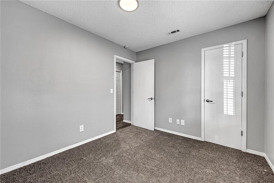 Building Photo - 4380 W Thrasher Dr