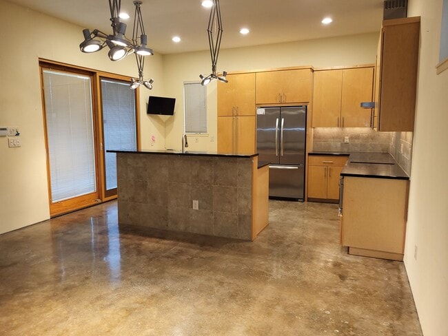 Building Photo - Contemporary Home in Woodlawn Terrace