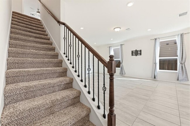 Building Photo - 365 Rocroi Dr