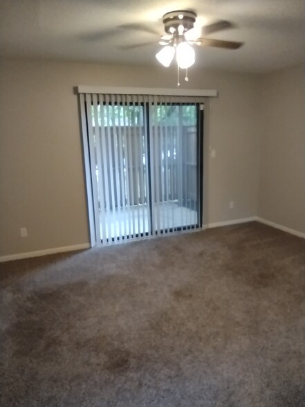 Building Photo - 1445 Riverwood Ct
