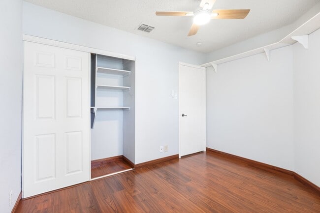 Building Photo - 9929 Village Briar