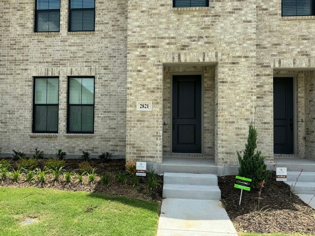 Building Photo - 2821 Jacaranda Dr