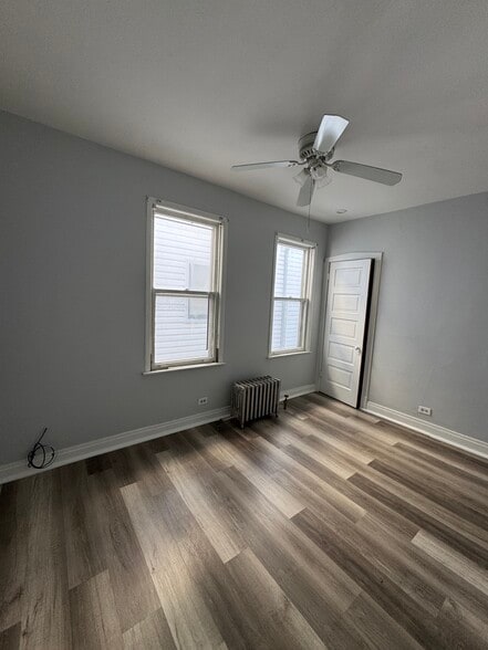 Building Photo - 4215 S Washtenaw Ave