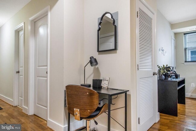 Building Photo - 417 18th St NE