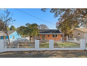 Building Photo - 2-bedroom 2 bath house