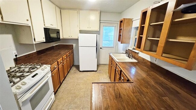 Building Photo - 2408 Woodward Ave