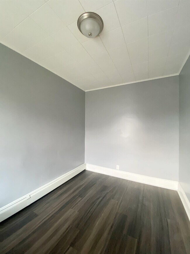 Building Photo - 289 Parker Ave