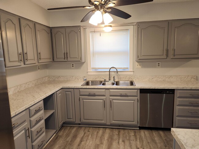 Building Photo - 7188 Pleasant Ridge Rd