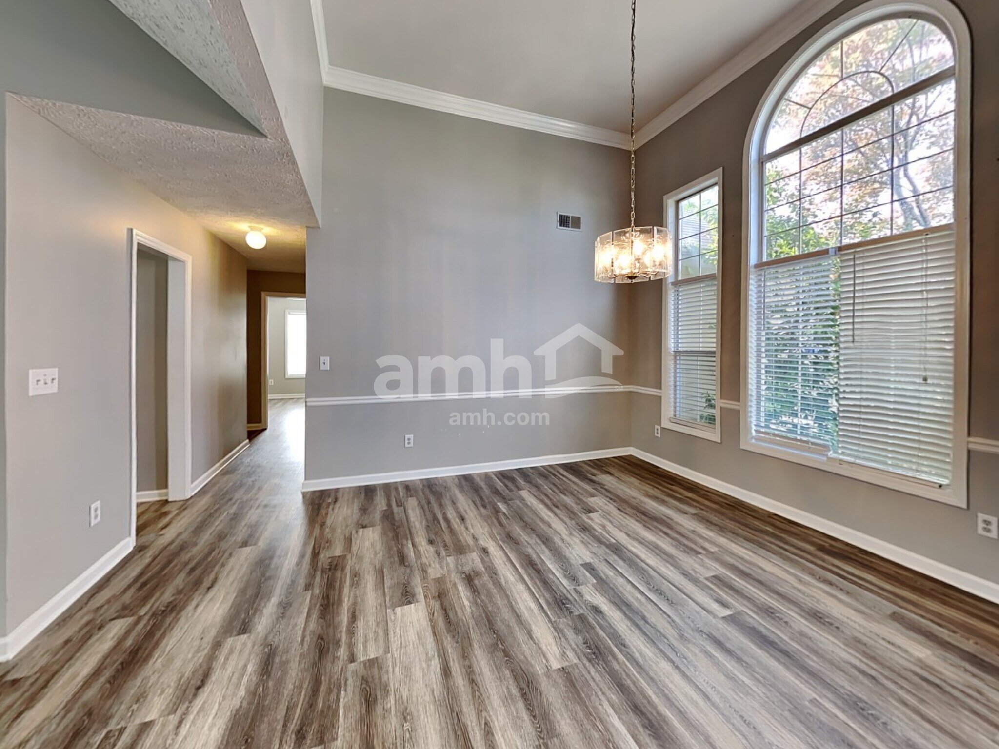 Building Photo - 2025 Graybrook Dr