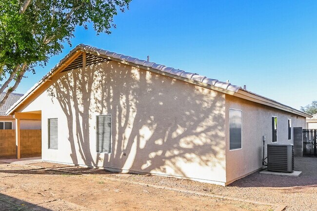 Building Photo - 4853 E Harmony Ave