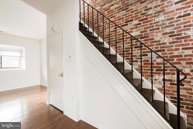 Building Photo - 2031 South St