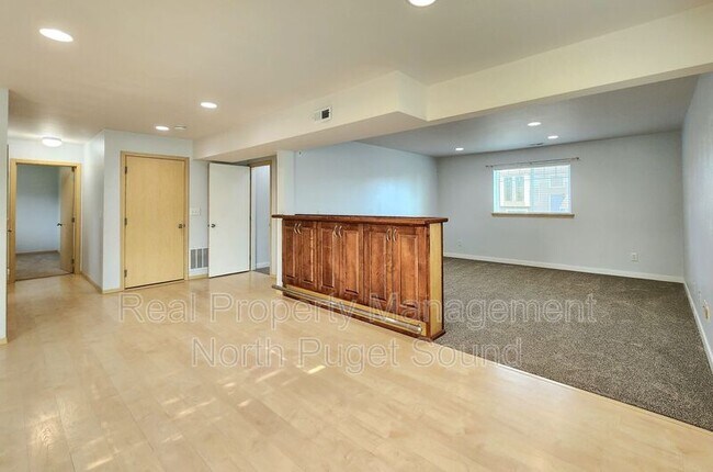 Building Photo - 7209 31st Pl NE