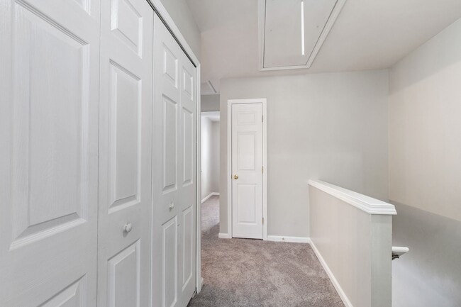 Building Photo - Beautiful End-Unit Townhome in Sought-After Breckenridge!