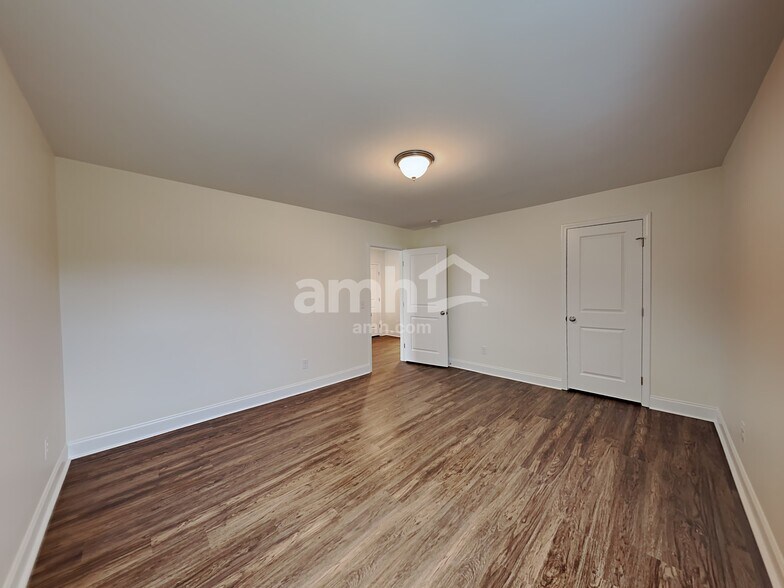 Building Photo - 3003 Lucky Ln