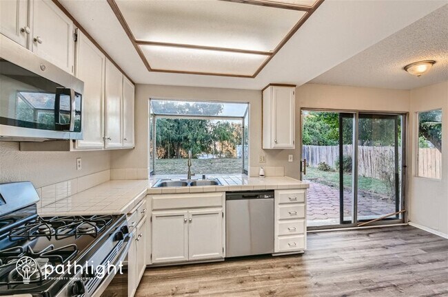 Building Photo - 7581 Whitney Dr