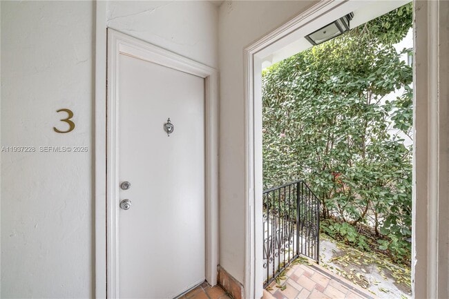 Building Photo - 726 Meridian Ave