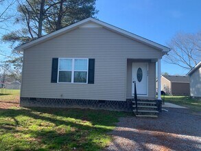 Building Photo - Adorable Tullahoma Home!