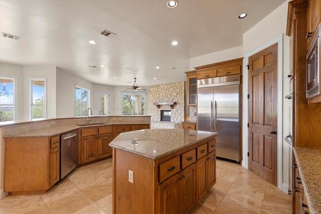 Building Photo - 8600 Bluegrass Dr