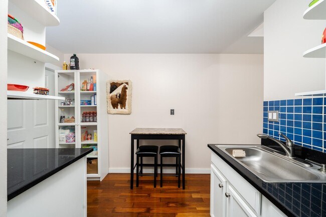 Building Photo - 126 Bright St