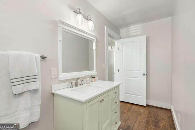 Building Photo - 2026 Harwinor Rd SE