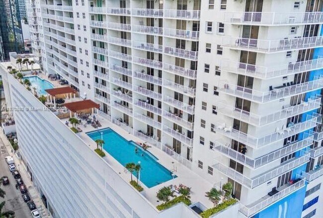 Building Photo - 1200 Brickell Bay Dr