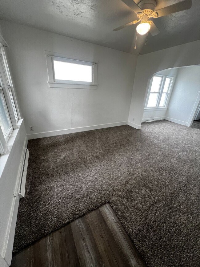 Building Photo - 454 N 7th Ave