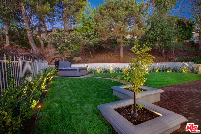 Building Photo - 10221 Briarwood Dr