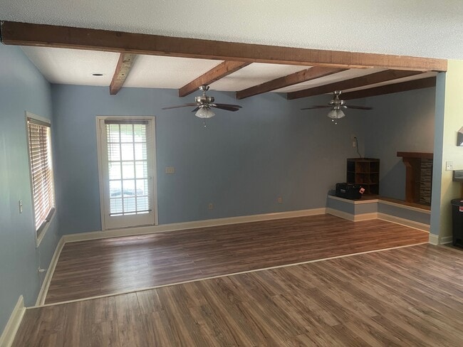 Building Photo - 1207 Cherokee Dr