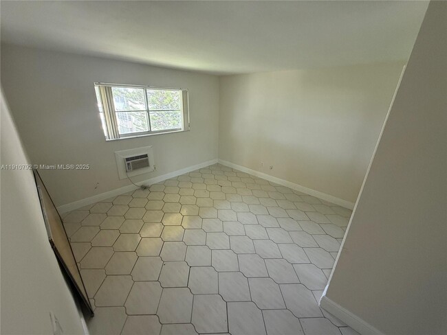 Building Photo - 1540 NE 191st St