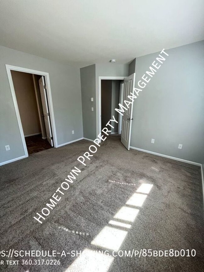 Building Photo - Summerwalk in Lacey - Available NOW!