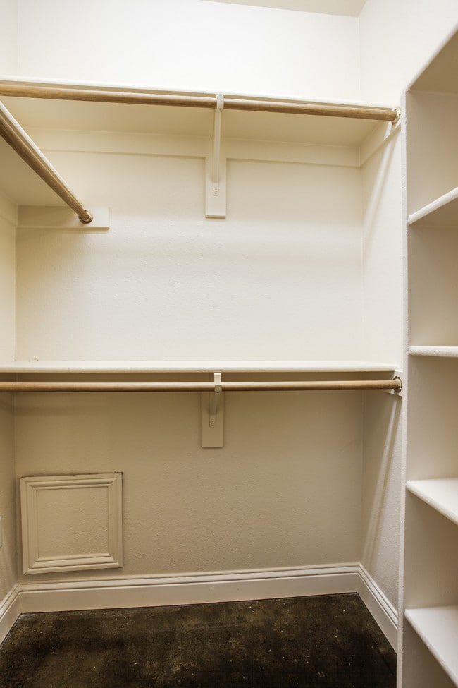 Building Photo - 2714 Merida Ave