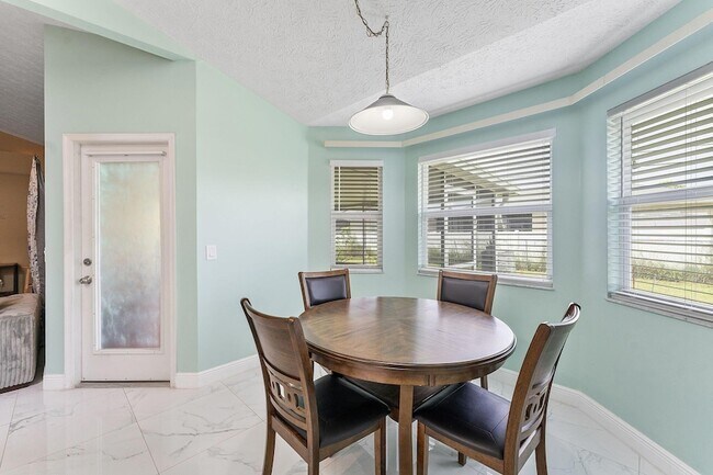 Building Photo - 1622 SW Realty St