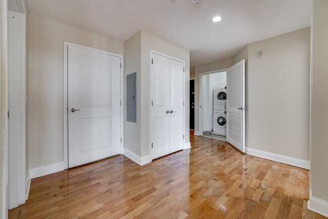 Building Photo - 29 1st St