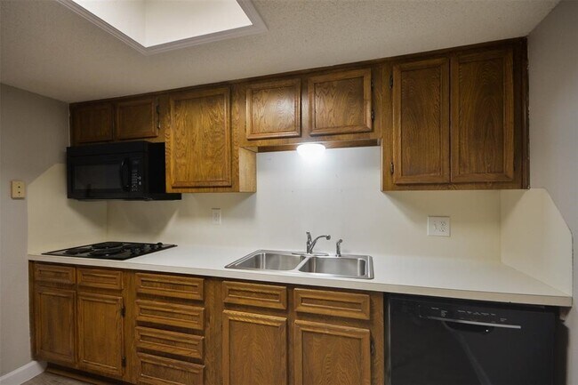 Building Photo - 1326 Town Cir