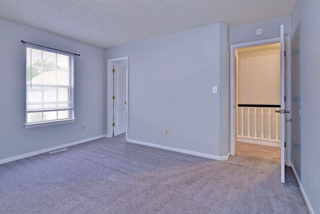 Building Photo - Updated Kiln Creek Home