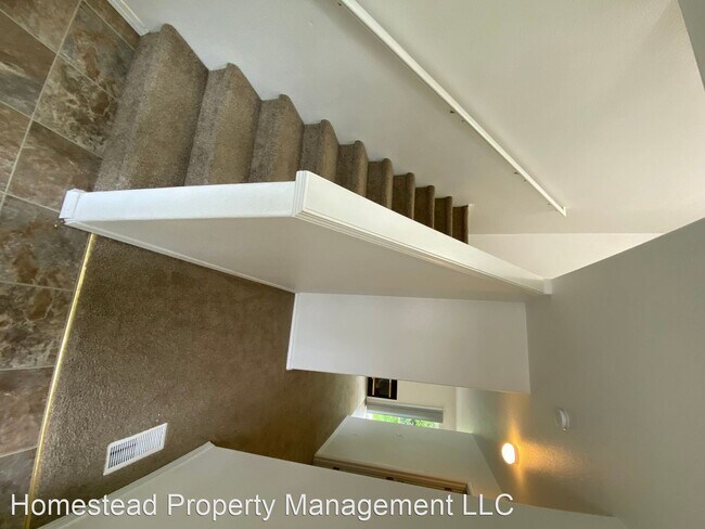 Building Photo - 1408-1410 Falcon Loop
