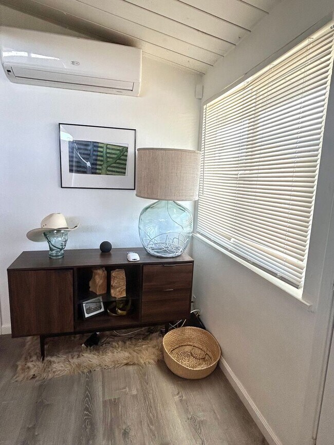 Building Photo - Adorable 2 bedroom 1 bathroom home
