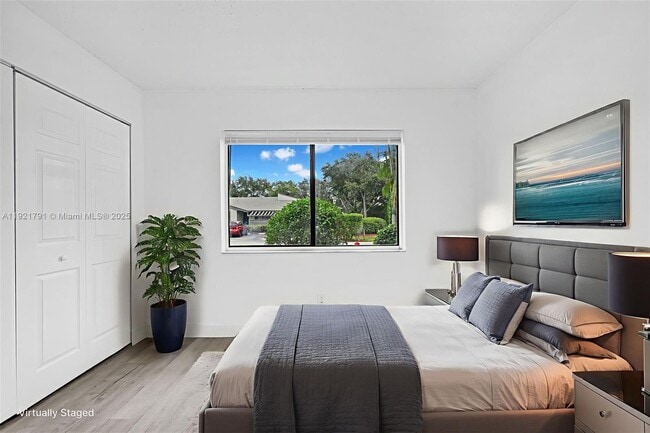 Building Photo - 453 Lakeview Dr