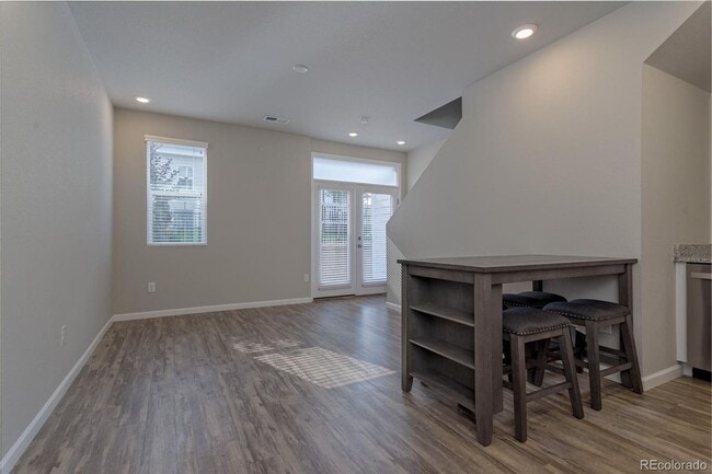 Building Photo - Beautiful Townhome in Lakewood
