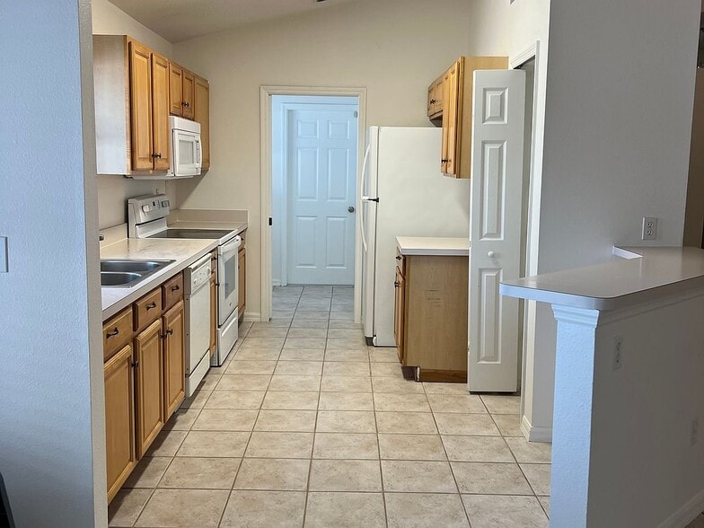 Building Photo - 215 Seville Pointe Ave