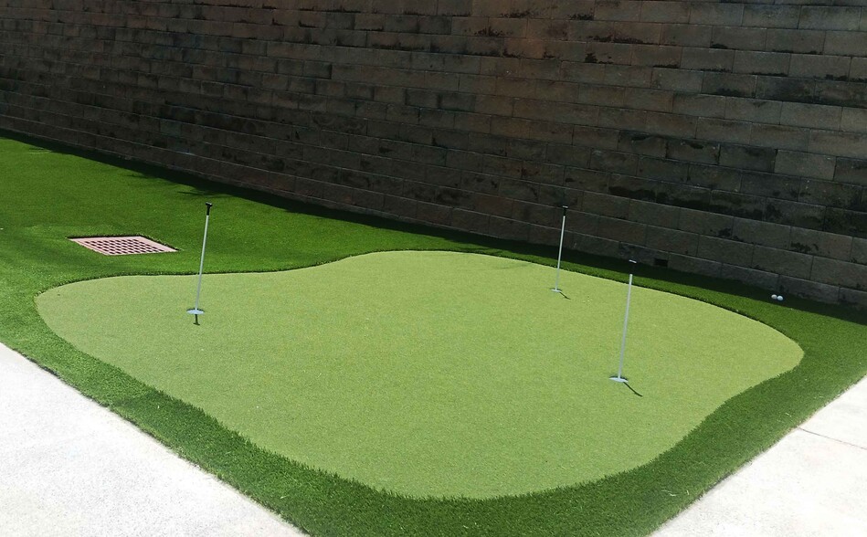 Outdoor putting green - Extended Stay America Premier Suites