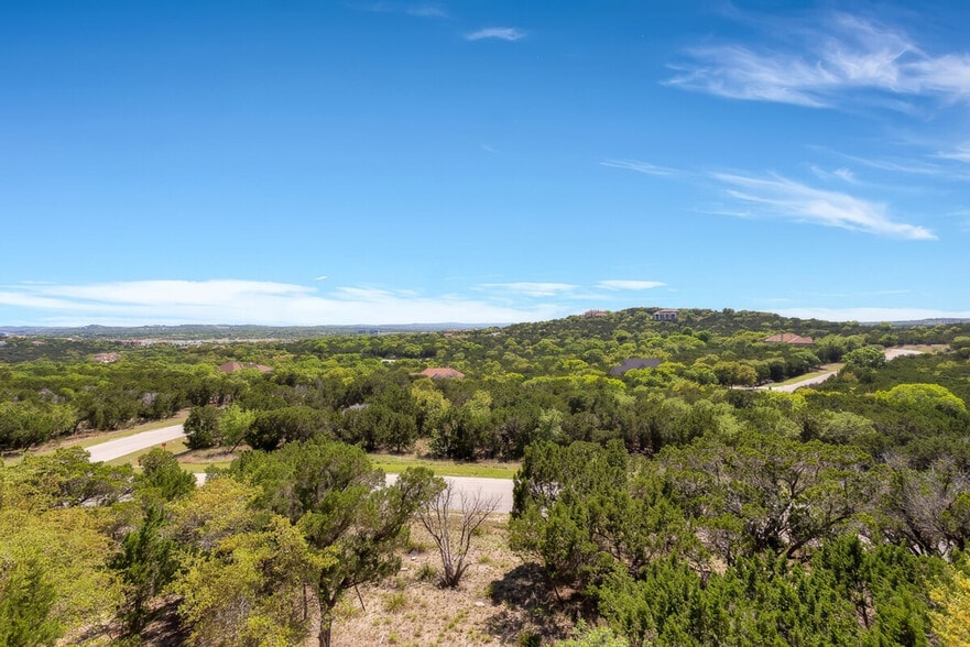 Building Photo - 17901 Edgewood Way