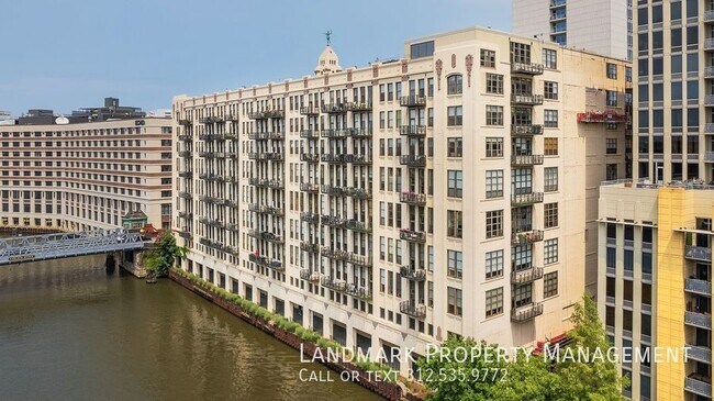 Building Photo - 758 N Larrabee St