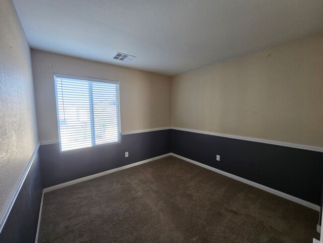 Building Photo - An Amazing 3 Bedroom Home in South East Las Vegas.