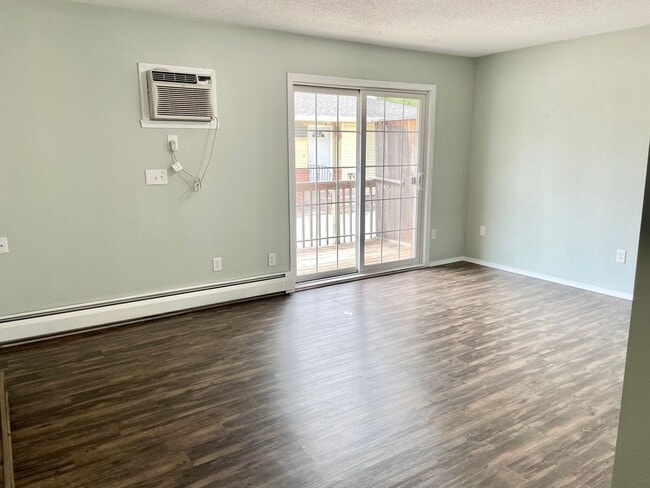 Building Photo - 2 Bedroom 1 Bath Duplex - South Fargo
