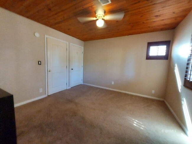 Building Photo - 2 bdrm, 2 ba with 2 car garage for rent