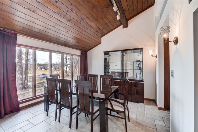 Building Photo - 441 Burlingham Rd