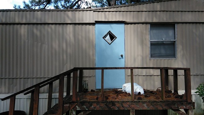 Building Photo - 12 Halstead Dr