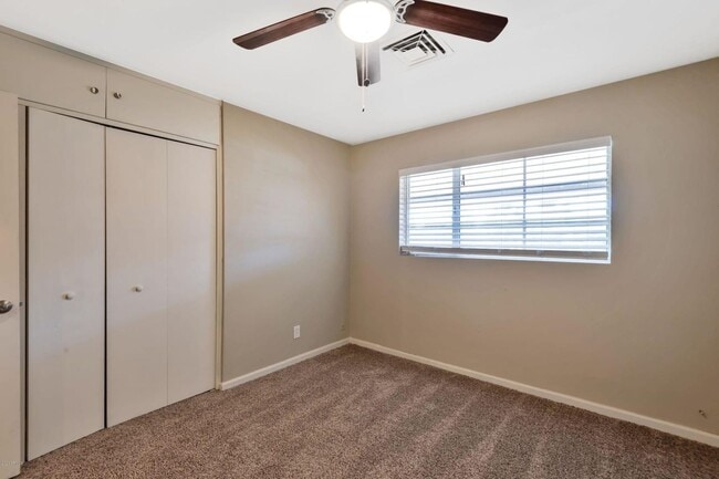 Building Photo - Remodeled property with lots of space and ...